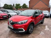 Used Renault Captur Iconic 90 HP (66 kW) 2018 Red/black SUV
