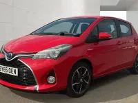 Used Toyota Yaris Design 100 HP (73 kW) 2016 Red Hatchback