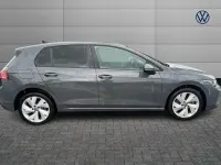 Gebraucht VW Golf VIII Match 200 PS (147 kW) 2025 Grau Kleinwagen