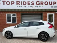 Used Volvo V40 Momentum 122 HP (89 kW) 2018 White Hatchback