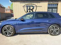 Begagnad Audi e-tron Black Edition 300 kW (408 HK) 2021 Blå SUV