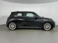 Begagnad Mini Cooper Exclusive 135 kW (184 HK) 2025 Svart Halvkombi