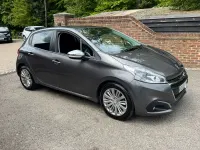 Used Peugeot 208 Signature Sky 82 HP (60 kW) 2019 Grey Hatchback