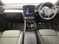 Używany Volvo XC40 Plus 163 KM (119 kW) 2023 Srebrny SUV