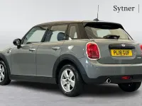 Gebraucht Mini Cooper Hatch 134 PS (98 kW) 2018 Grau Kleinwagen