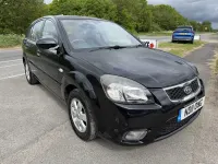 Usado Kia Rio 95 HP (69 kW) 2011 Preto Citadino