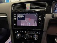 Begagnad VW Golf VII R 310 HK (228 kW) 2017 Vit Halvkombi