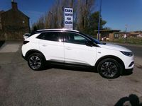 Used Vauxhall Grandland X SRi 130 HP (95 kW) 2019 White SUV