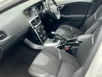 Used Volvo V40 SE 2016 White Estate