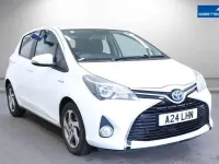 Used Toyota Yaris 101 HP (74 kW) 2015 White Hatchback