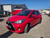 Used Toyota Yaris Hybrid Design 2016 Red Hatchback