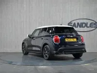 Begagnad Mini Cooper Classic 136 HK (100 kW) 2022 Blå Halvkombi