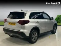 Używany Suzuki Vitara 116 KM (85 kW) 2025 Srebrny SUV