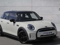 Usado Mini Cooper Classic 134 HP (98 kW) 2022 Branco Citadino