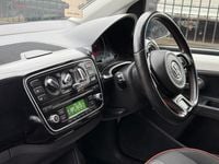 Begagnad VW up! Groove 2013 Vit Halvkombi