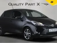 Begagnad Toyota Yaris 2020 Svart Halvkombi