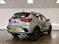 Usado MG ZS Exclusive 111 HP (81 kW) 2023 Prateado SUV