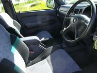 Used Toyota HiLux 102 HP (75 kW) 2004 Pickup