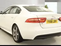Usado Jaguar XE R-Sport 240 HP (176 kW) 2016 Branco Sedan