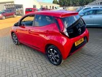 Usado Toyota Aygo Trend 72 HP (52 kW) 2021 Vermelho Citadino