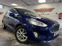 Usado Ford Fiesta Zetec 100 CV (73 kW) 2017 Azul Utilitario