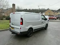 Usado Renault Trafic 115 HP (84 kW) 2016 Prateado Monovolume