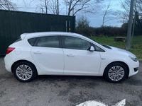 Used Vauxhall Astra Excite 2015 White Hatchback