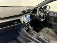 Begagnad Audi Q3 Black Edition 147 HK (108 kW) 2021 Vit SUV