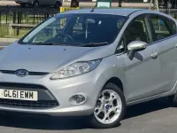 Usado Ford Fiesta Zetec 94 HP (69 kW) 2011 Prateado Citadino