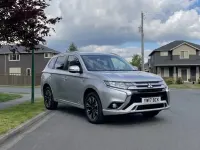 Begagnad Mitsubishi Outlander P-HEV 200 HK (147 kW) 2017 Silver SUV