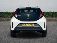 Used Toyota Aygo X PURE 72 HP (52 kW) 2023 White SUV