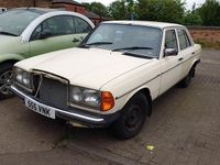 Used Mercedes E230 1983 Cream Sedan