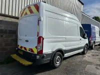 Usado Ford Transit 130 CV (95 kW) 2018 Blanco Monovolumen