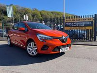 Used Renault Clio V Play 75 HP (55 kW) 2020 Orange Hatchback