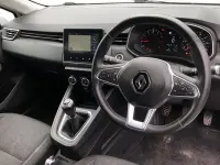 Used Renault Clio Iconic 72 HP (52 kW) 2020 White Hatchback