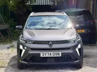 Begagnad Renault Captur Techno 2024 Grå SUV