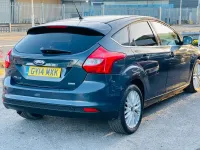 Usado Ford Focus Zetec 2014 Cinzento Citadino