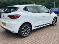 Used Renault Clio Iconic 90 HP (66 kW) 2021 White Hatchback