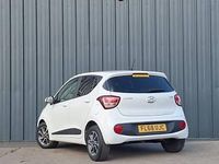 Used Hyundai i10 Premium 66 HP (48 kW) 2018 White Hatchback