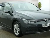 Usado VW Golf VIII Life 110 HP (80 kW) 2023 Cinzento Citadino