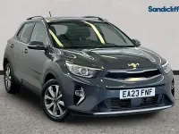 Käytetty Kia Stonic 100 HP (73 kW) 2023 Harmaa Katumaasturi