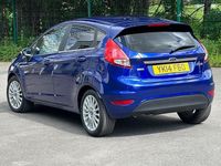 Begagnad Ford Fiesta Titanium 2014 Blå Halvkombi