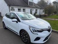 Used Renault Clio V Iconic 90 HP (66 kW) 2022 White Hatchback