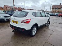 Used Nissan Qashqai Acenta 150 HP (110 kW) 2011 White SUV