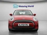 Begagnad Mini Cooper Classic 136 HK (100 kW) 2022 Röd Halvkombi