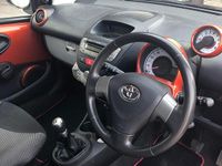 Begagnad Toyota Aygo 68 HK (50 kW) 2012 Orange Halvkombi