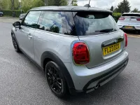 Używany Mini Cooper Classic 2023 Srebrny Hatchback