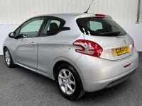 Used Peugeot 208 Active 68 HP (50 kW) 2014 Silver Hatchback