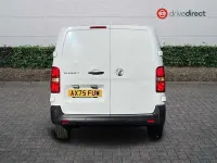 Second-hand Vauxhall Vivaro 2026 Alb Monovolum