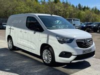 Second-hand Vauxhall Combo 100 CP (73 kW) 2023 Alb Monovolum